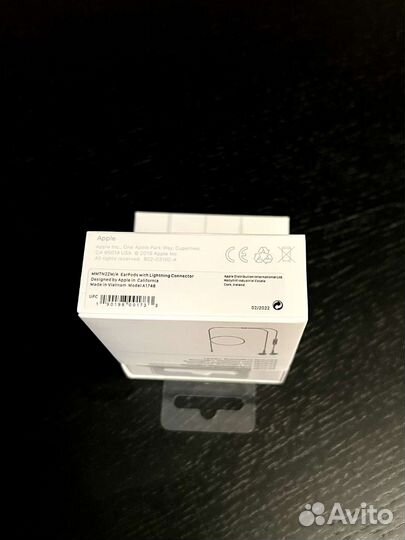 Проводные наушники Apple EarPods with Lightning