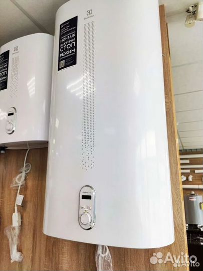 Водонагреватель Electrolux EWH 100 Gladius 2.0