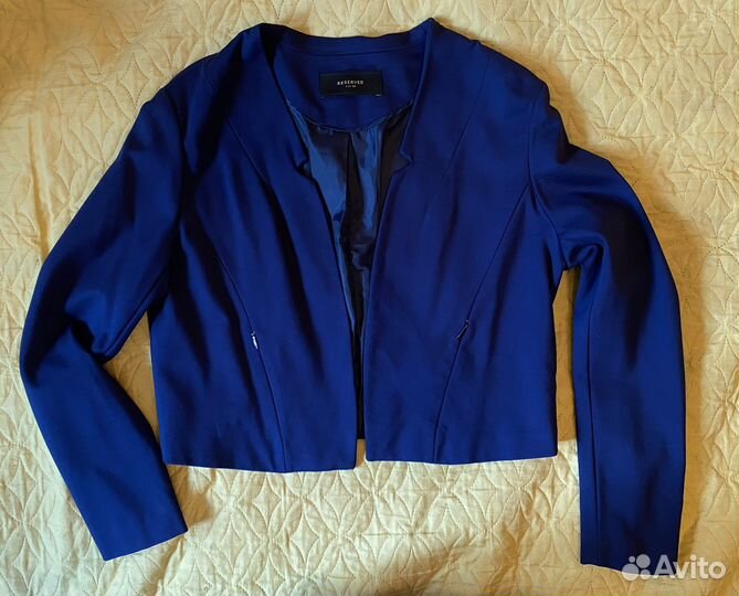 Костюм брючный и фирменные пиджаки, и жилет