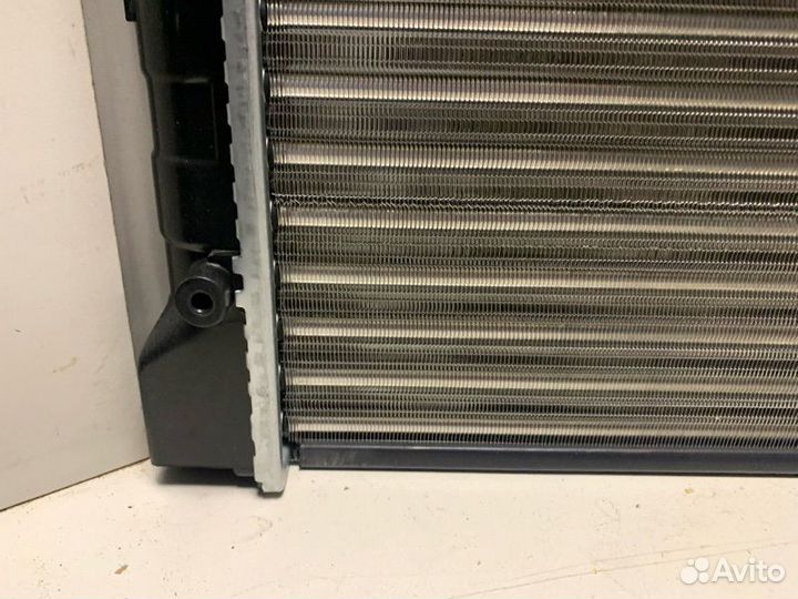 Радиатор охлаждения Volkswagen Passat B3