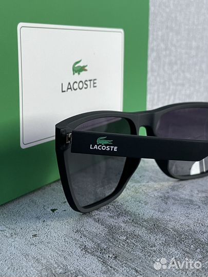 Солнцезащитные очки Lacoste + чехол
