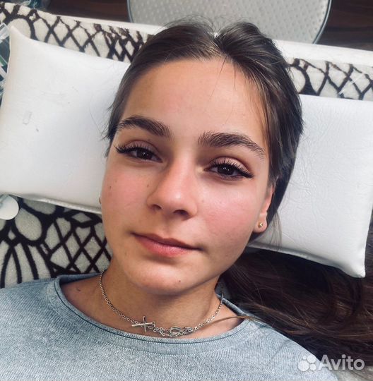 Наращивание ресниц и оформление бровей