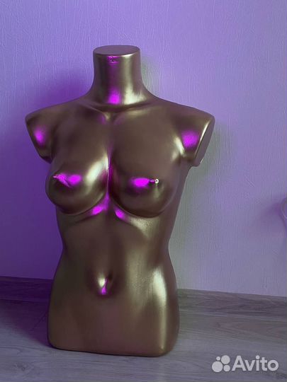 Манекен золотой