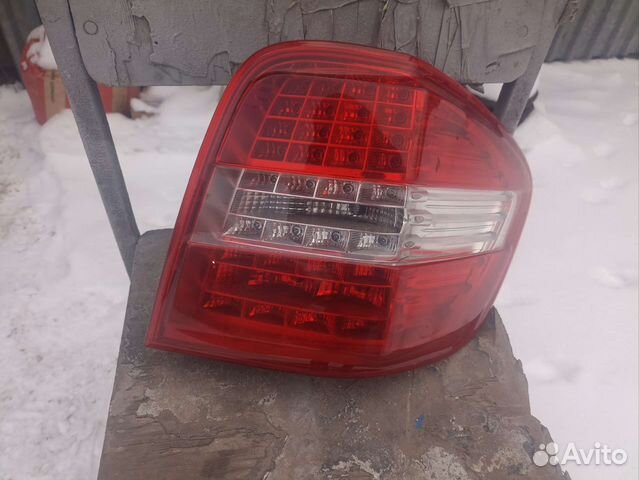 Фонарь правый Mercedes Benz ML350 W164