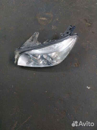 Фара рав4 RAV4 8117042311 8113042311