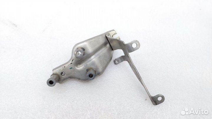 Кронштейн турбокомпрессора Mercedes-Benz E-Class