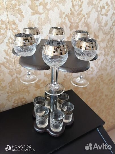 Набор бокалов и рюмок