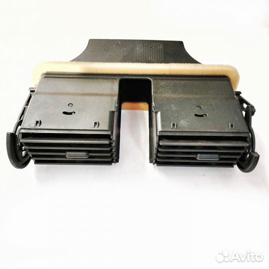 Центральное сопло вентиляции Приора (воздуховод)