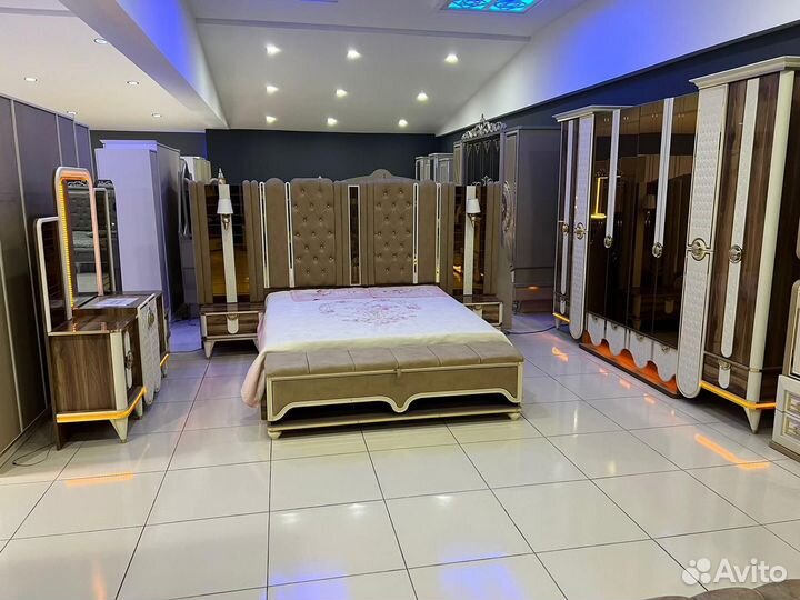 Спальный гарнитур