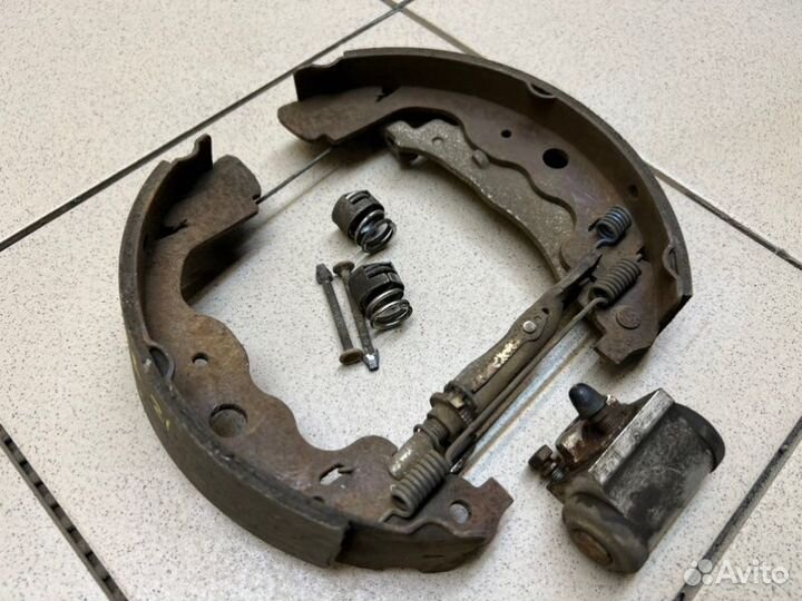 Комплект установочный колодок ручных левый Renault