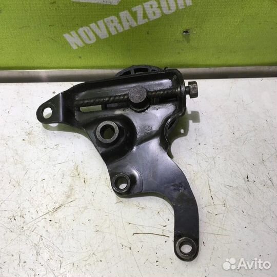 Кронштейн двигателя Тойота Карина Е