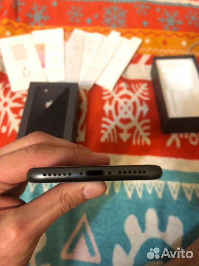 Телефон iPhone 8 64 gb
