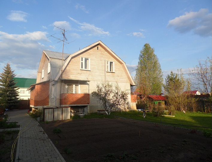 Коттедж 196 м² на участке 12 сот.