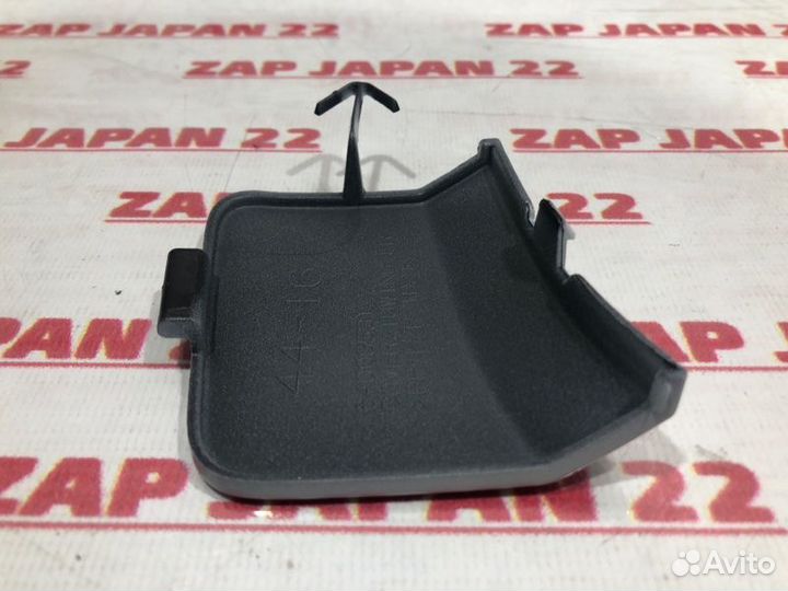 Заглушка бампера передняя Mitsubishi