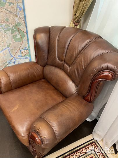 Кожаный диван