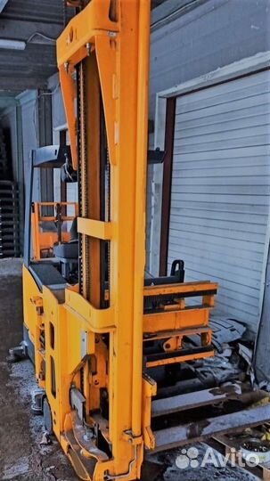 Узкопроходный штабелер