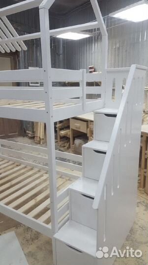 Детская кровать с лестницей
