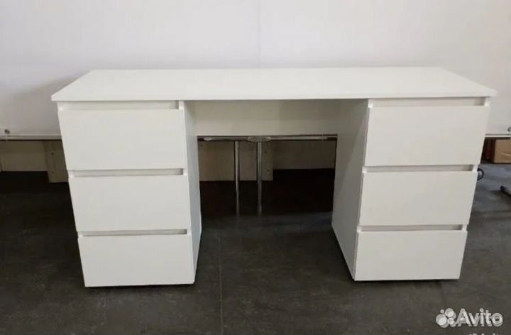 Письменный стол