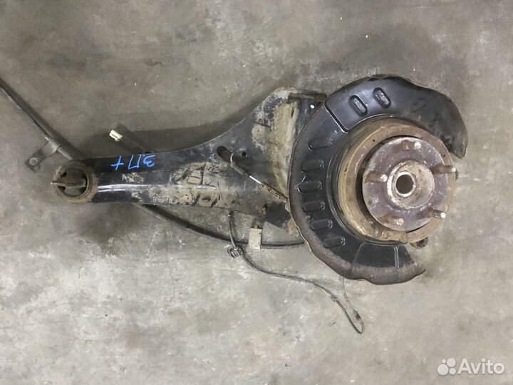 Рычаги подвески задний продольный правый в сборе