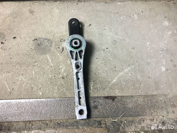 Опора двигателя задняя Volkswagen Tiguan 08-17