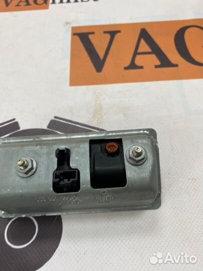 Кнопка открывания багажника Vw Passat B6 3.2 2008