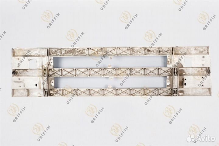 Решетка радиатора верхняя (Б/У) Scania