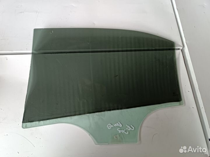 Стекло задней правой двери Skoda Rapid