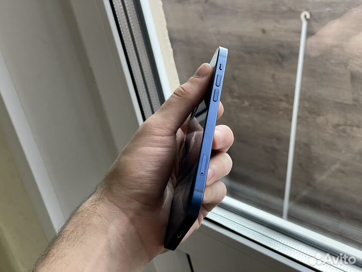 iPhone 12, 64 ГБ