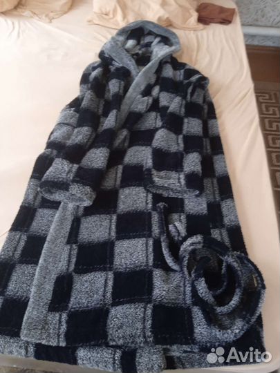 Мужской махровый халат с капюшоном