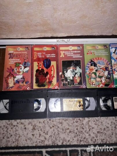 Видеокассеты с мультфильмами