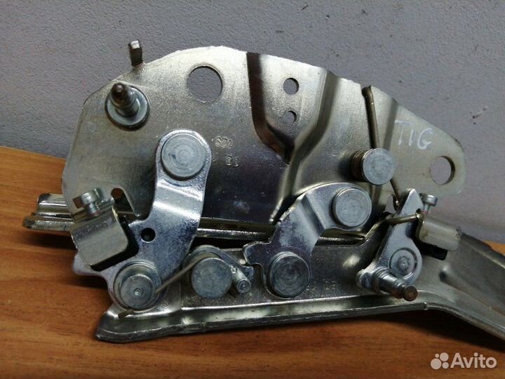 Петля капота левая Volkswagen Tiguan 2 2017+