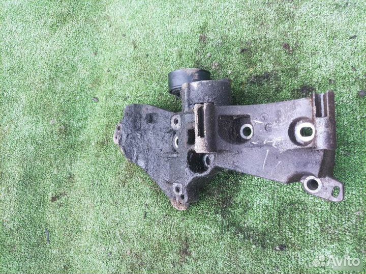 Кронштейн генератора Renault Fluence 2011