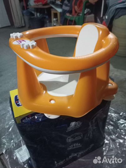 Стульчик для купания малыша в ванной
