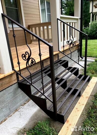 Металлические лестницы с поворотом