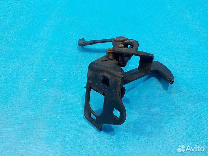 Крючок капота skoda Octavia A5 (1Z) 2004-2013