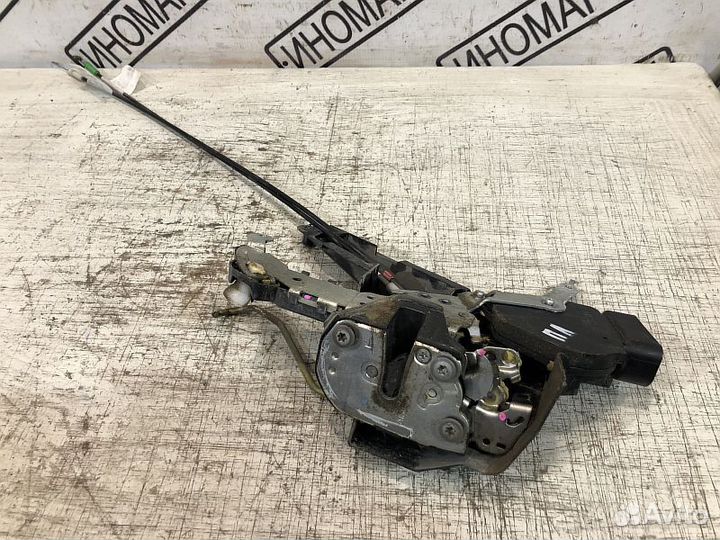 Замок двери задний Toyota Corolla E120