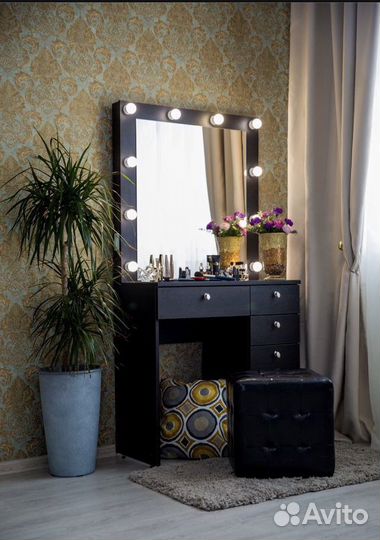 Туалетный столик/Гримерный стол