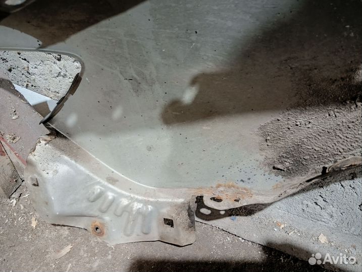 Крыло переднее правое mazda 3 bk седан