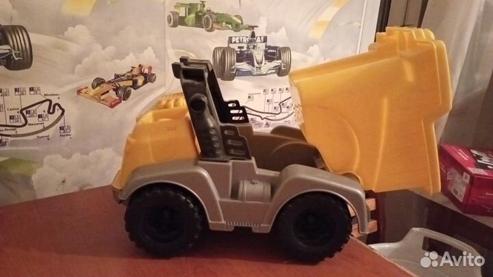 Грузовик -самосвал и конструктор mega blocks