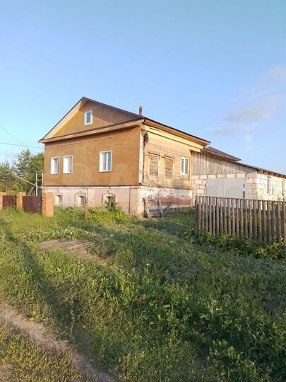 Дом 200 м² на участке 42 сот.