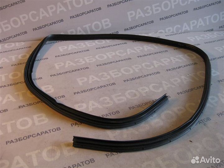 Уплотнитель проема двери задний правый Nissan