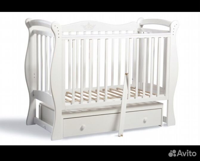 Кроватка с маятником детская