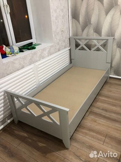 Кровать