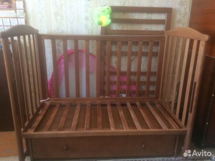 Детская кровать с маятником и ящиком