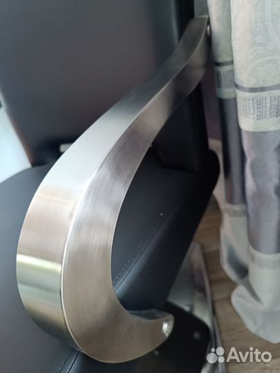 Парикмахерское кресло