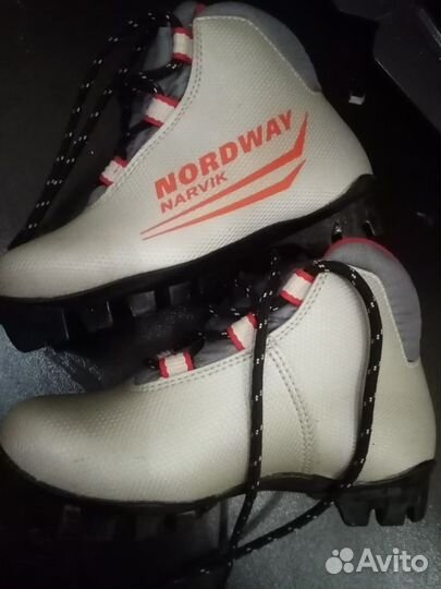 Лыжные ботинки