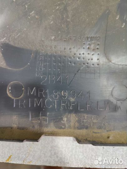 Накладка стойки mitsubishi lancer 7