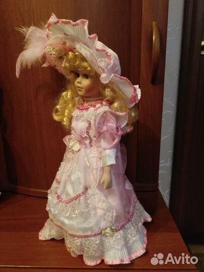 Фарфоровая куколка 35 см