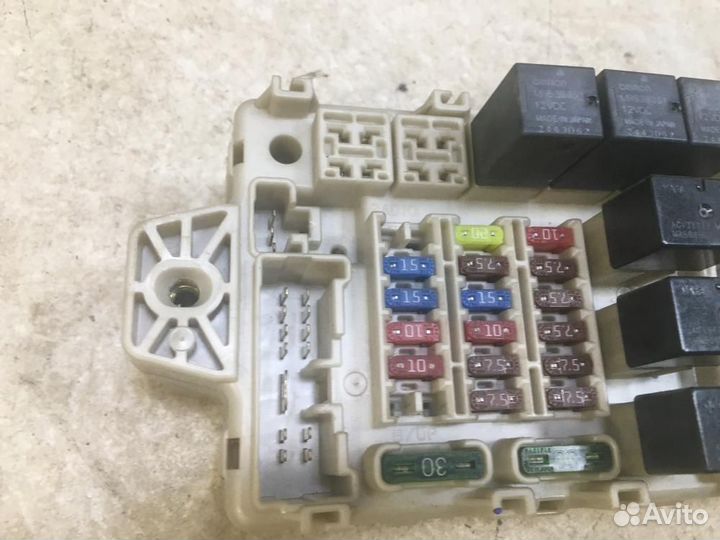 Блок предохранителей Mitsubishi Grandis NA4W 2004