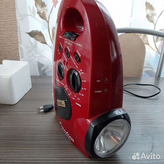 Фонарь с магнитолой